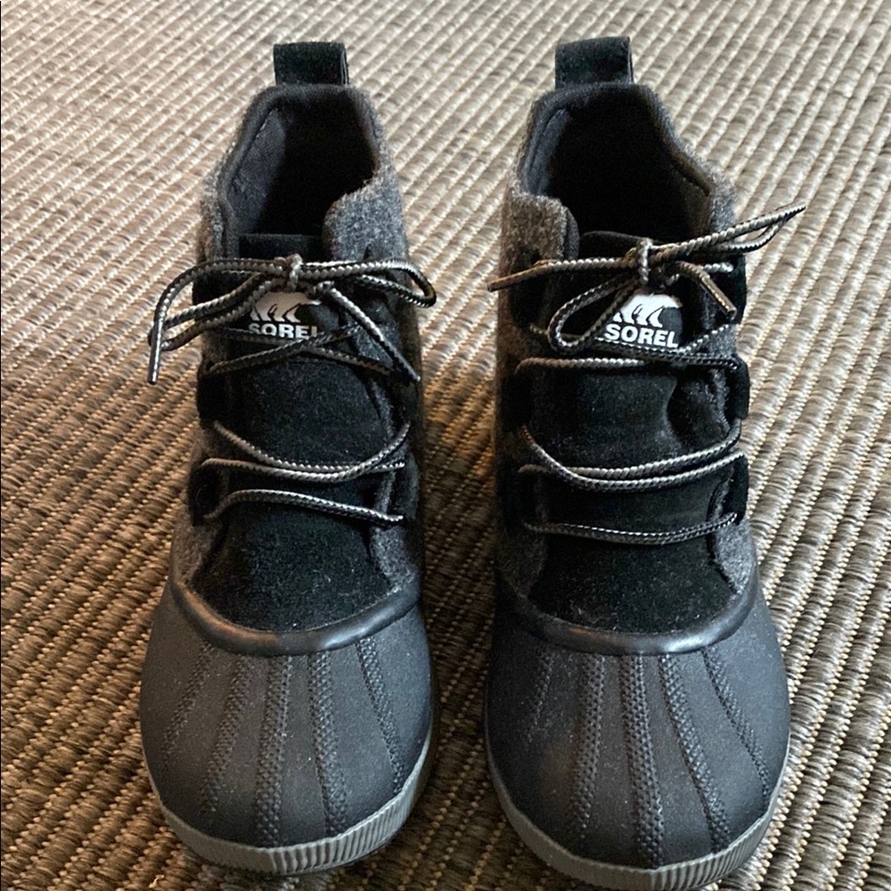 Sorel Out N About Womens boots in black/gray waterproof boots.